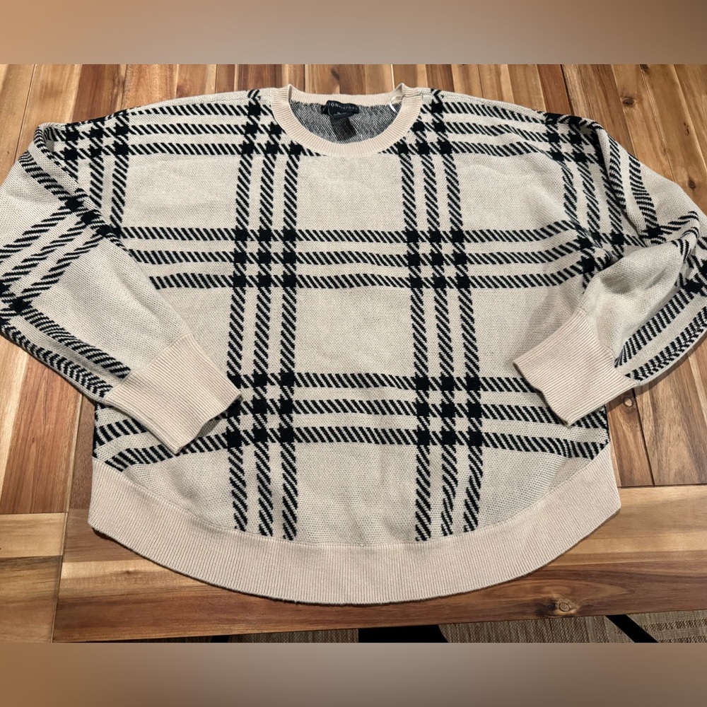 Design history women’s sweater medium
